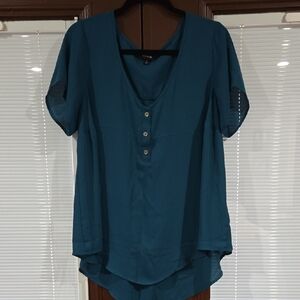 Torrid Sz 0  Teal V-Neck Blouse with Buttons